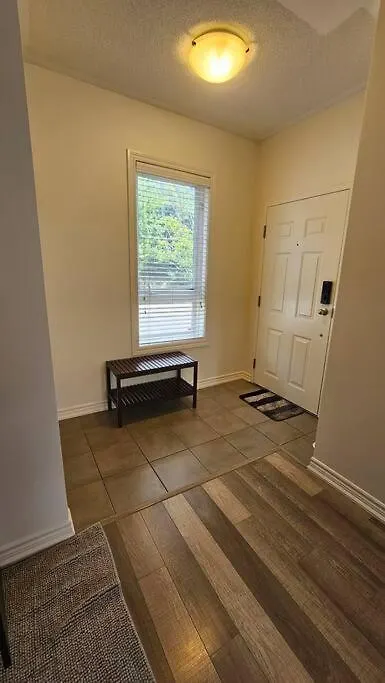 Entire 2 Bedroom Townhouse In Toronto! Apartment Toronto