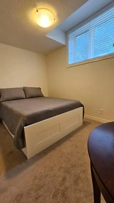 Entire 2 Bedroom Townhouse In Toronto! Apartment