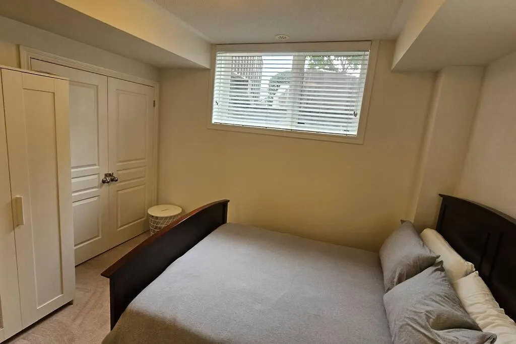 Entire 2 Bedroom Townhouse In Toronto! 0*, Toronto