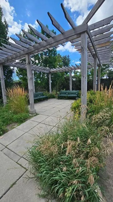 Entire 2 Bedroom Townhouse In Toronto! Canada