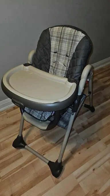 Entire 2 Bedroom Townhouse In Toronto! Canada