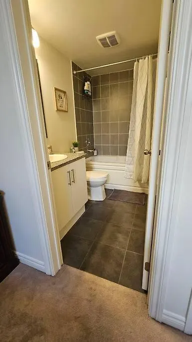 Entire 2 Bedroom Townhouse In Toronto! Apartment Toronto