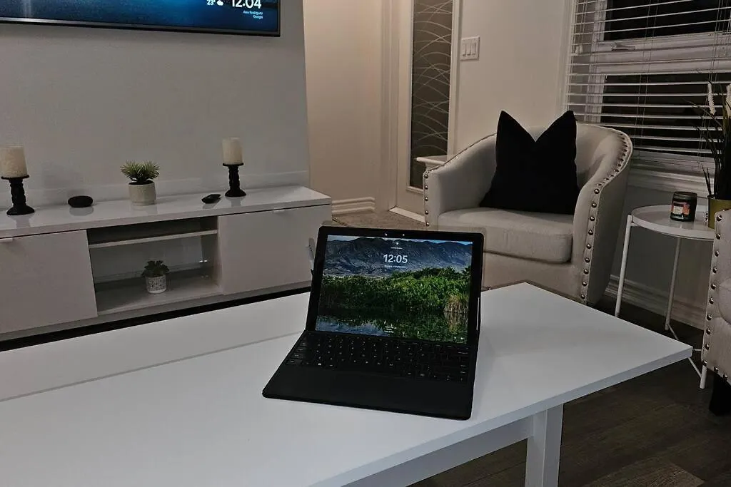 Apartment Entire 2 Bedroom Townhouse In Toronto! Canada