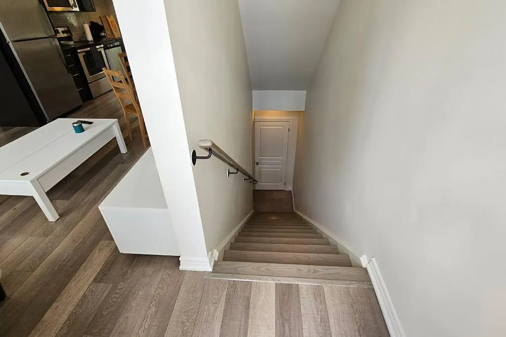 Apartment Entire 2 Bedroom Townhouse In Toronto!