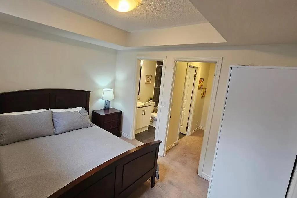 Entire 2 Bedroom Townhouse In Toronto! Apartamento Toronto